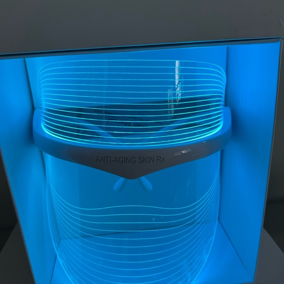 Seven color facial mask with USB rechargeable cordless do a FACIAL anywhere - Picture 9 of 12